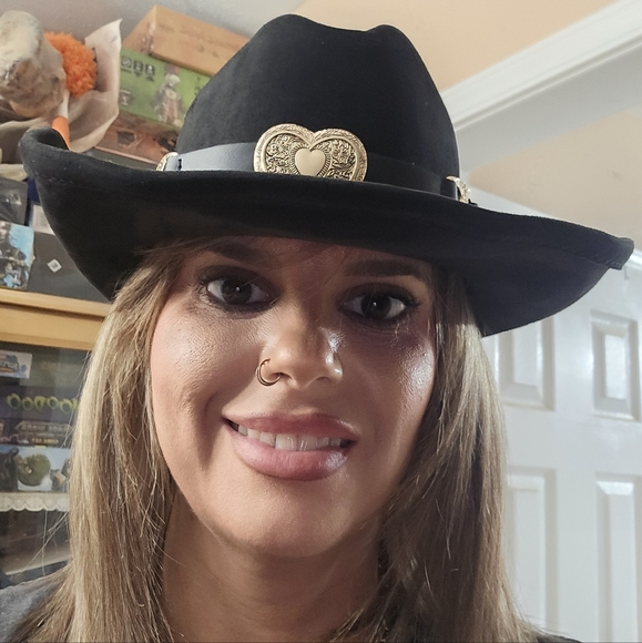 Meet your Posher, Karoline - Picture 1 of 1